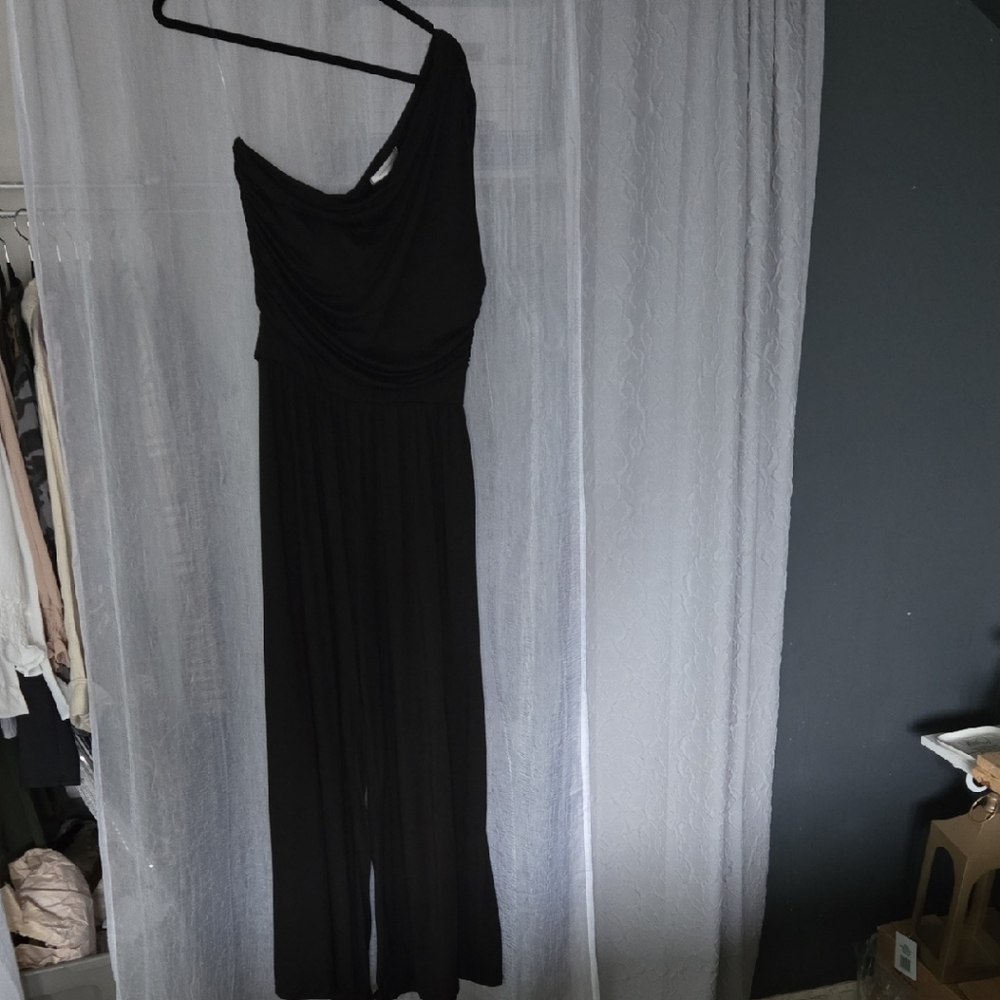 Boutique Chic Black One-Shoulder Wide Leg Jumpsuit. New No Tag